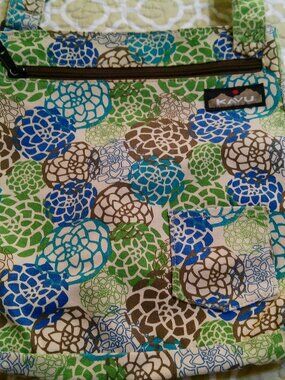 KAVU CROSSBODY PURSE NEW IN GOOD CONDITION